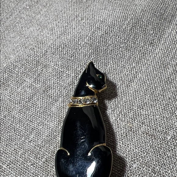 Vintage Trifari Black Cat Brooch with Gold Accents and Green Eyes - Picture 2 of 5